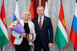 В Калужской области вручили почётные знаки имени Дашковой и государственные награды