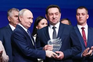 Владислав Шапша поздравил команду ВАРМСУ и рассказал о триумфе калужанина на премии «Служение»