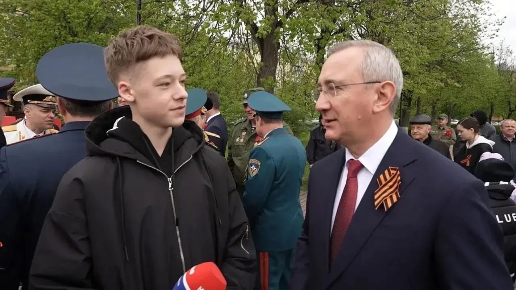 Губернатор Калужской области почтил память погибших на площади Победы