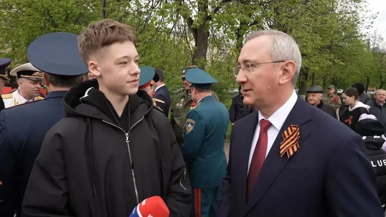 Губернатор Калужской области почтил память погибших на площади Победы