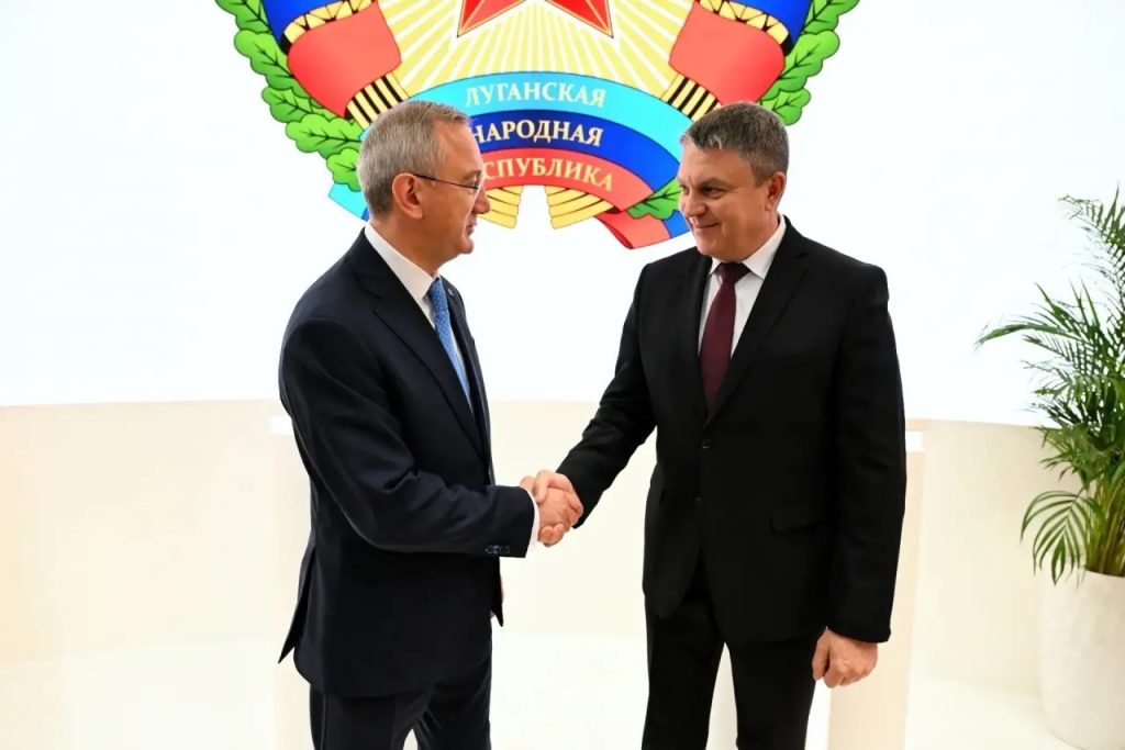 Владислав Шапша встретился с Главой ЛНР Леонидом Пасечником на полях ПМЭФ